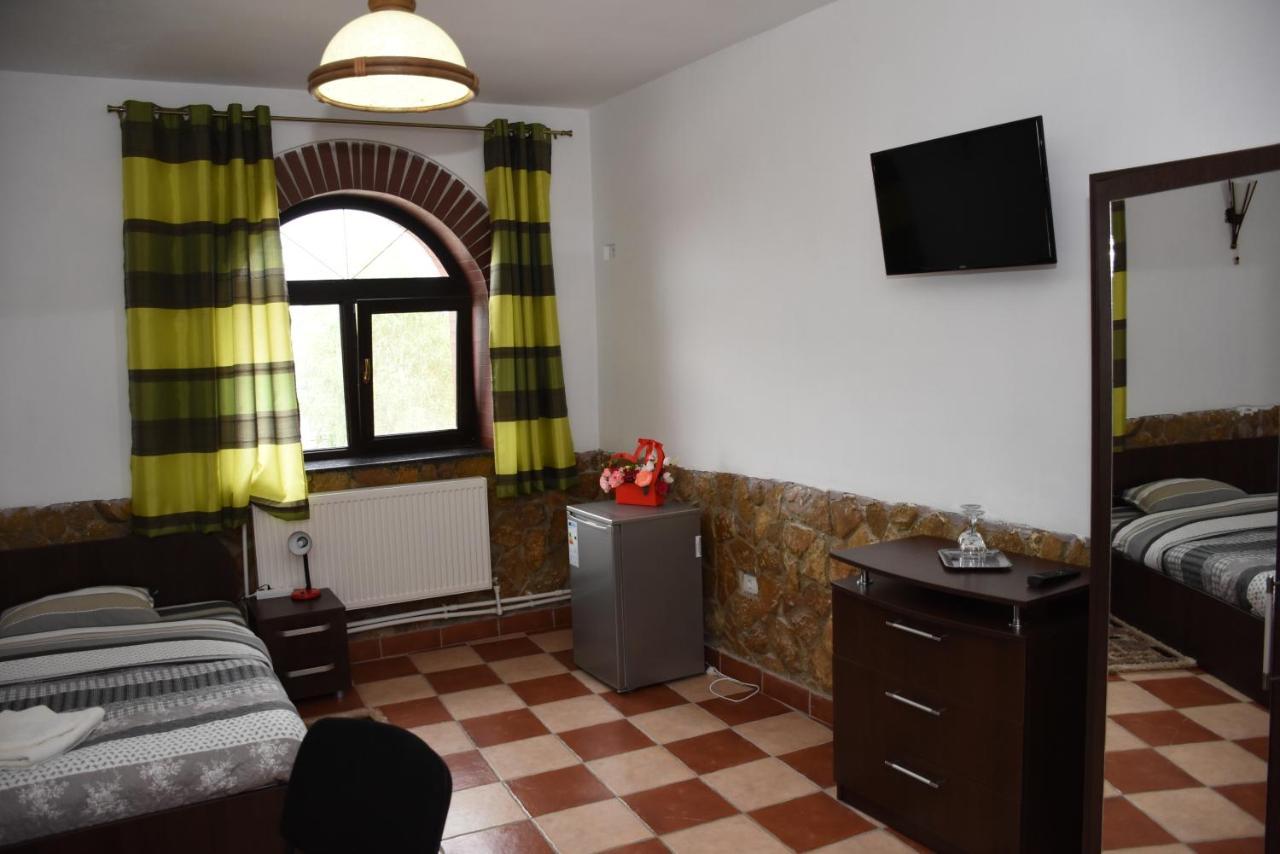 Royal Castle Hotel Pascani Buitenkant foto