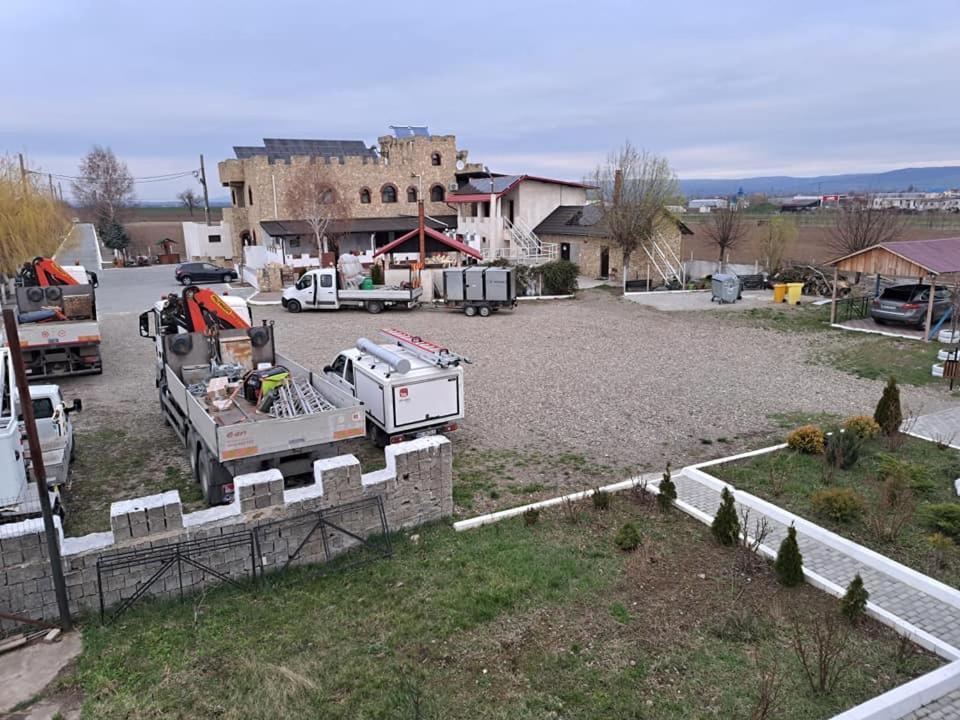 Royal Castle Hotel Pascani Buitenkant foto