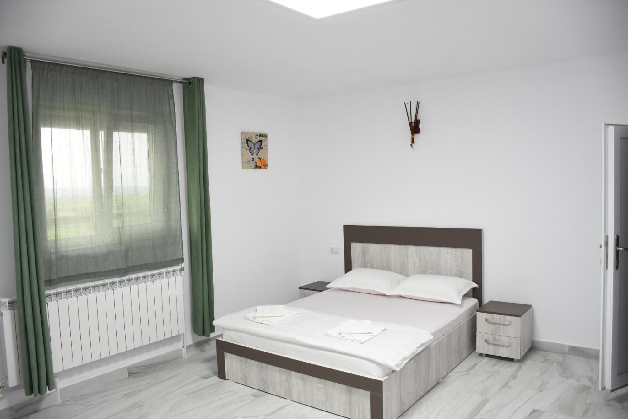 Royal Castle Hotel Pascani Buitenkant foto