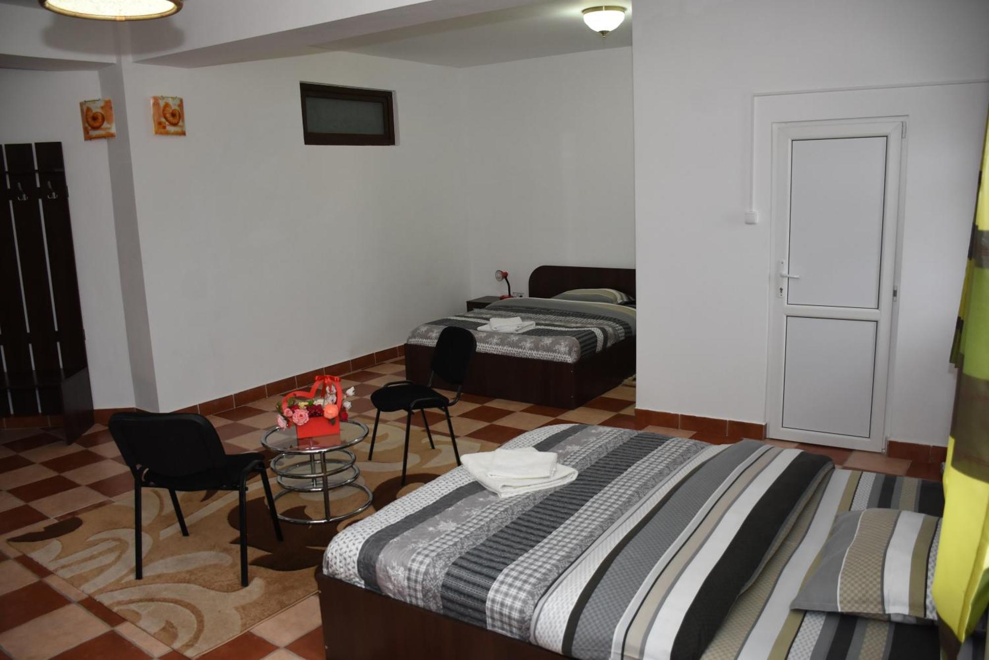 Royal Castle Hotel Pascani Buitenkant foto