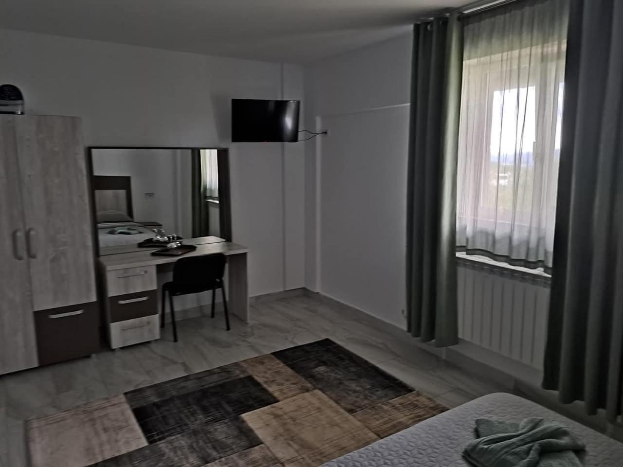 Royal Castle Hotel Pascani Buitenkant foto