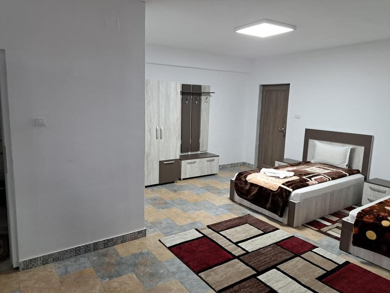 Royal Castle Hotel Pascani Buitenkant foto